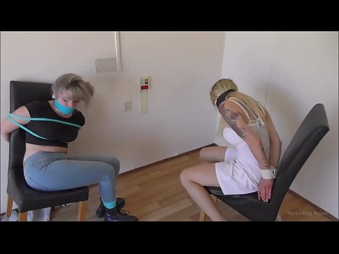 ❤️ Asılı / bağlanmış və ağzı bağlanmış / çətinlik içində olan qız Porno pornoda az.sayhentai.ru ❌