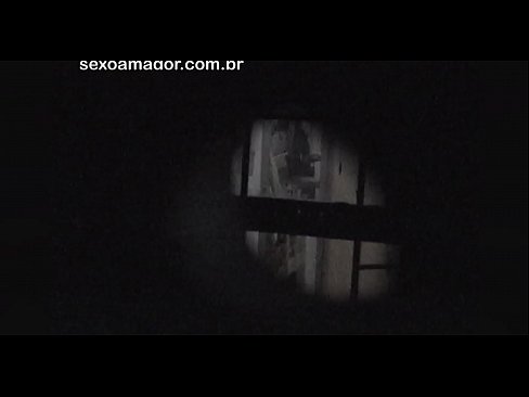 ❤️ Blondie, içi boş kərpiclərin arxasında gizlənmiş bir məhəllə voyeur tərəfindən gizli şəkildə videoya çəkilir Porno pornoda az.sayhentai.ru ❌